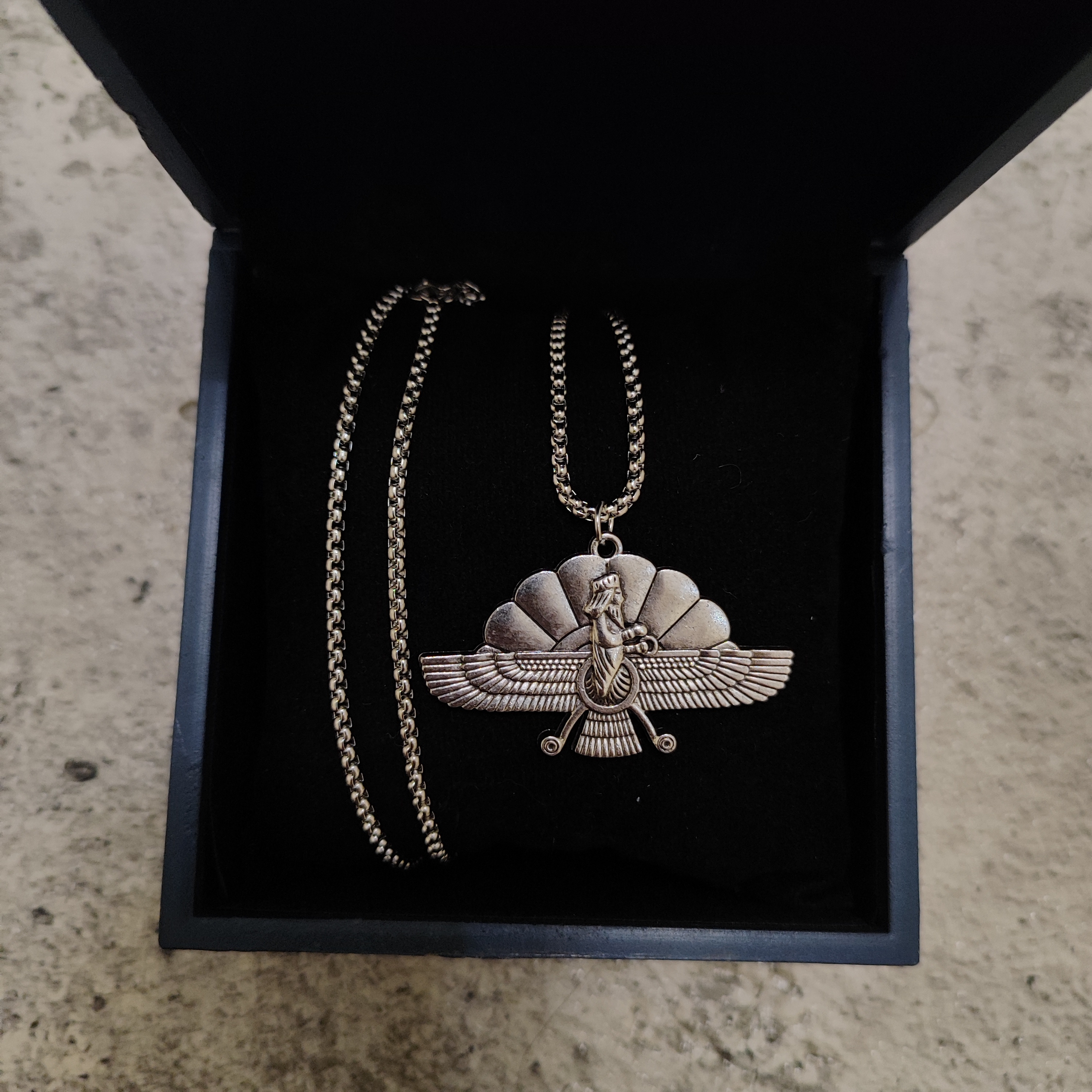 گردنبند استیل رنگ ثابت طرح فروهر رنگ silver