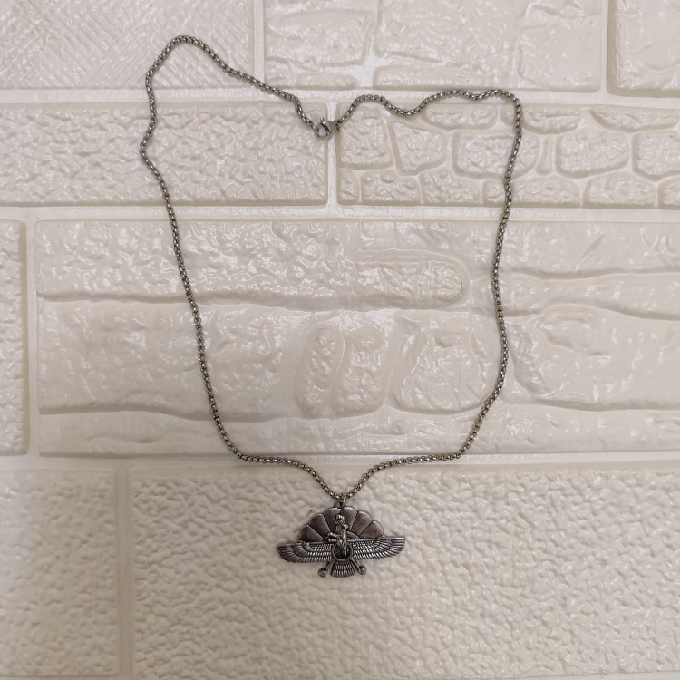 گردنبند استیل رنگ ثابت طرح فروهر رنگ silver
