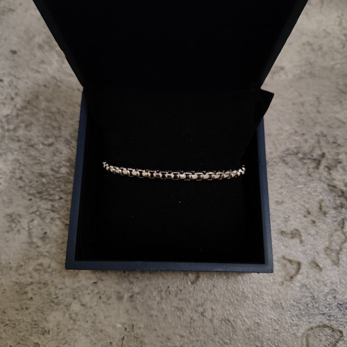دستبند استیل رنگ ثابت قفل مگنتی رنگ silver