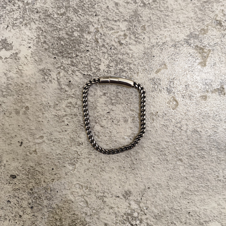 دستبند استیل رنگ ثابت قفل مگنتی رنگ silver
